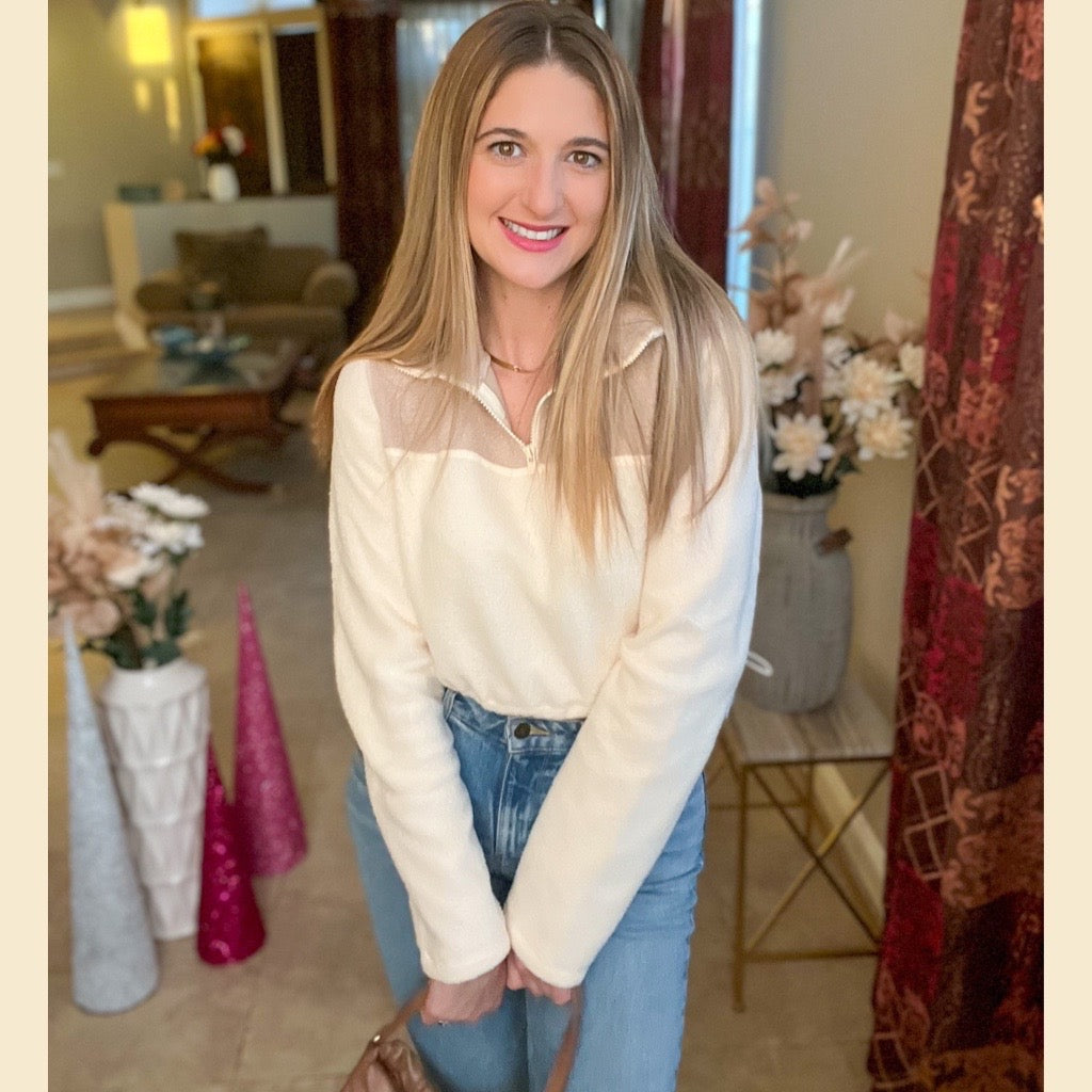 Vanilla Comfort - Two toned cream Cropped sherpa pullover -O2363