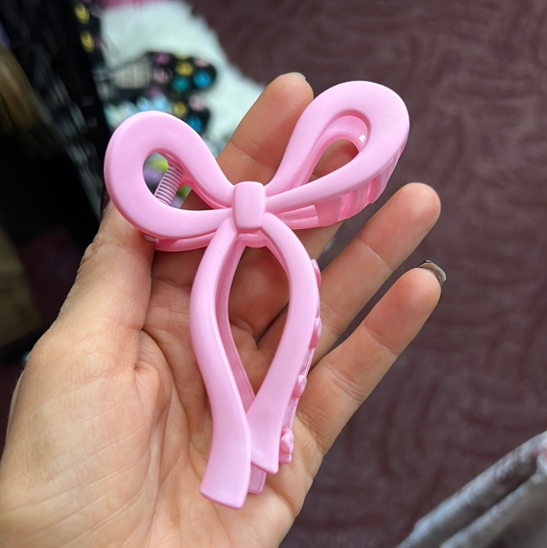 Pink bow claw