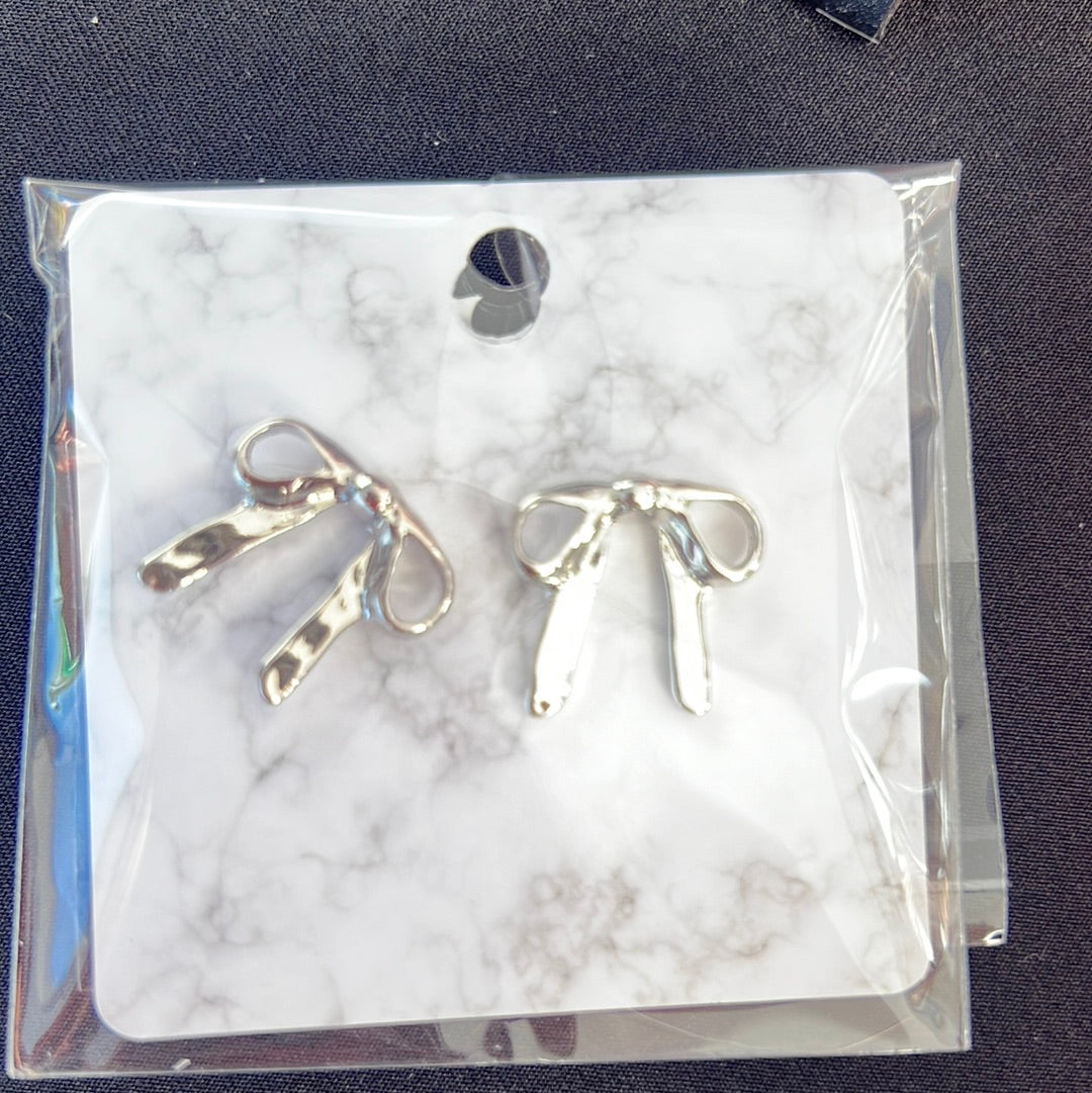 Silver bow earrings