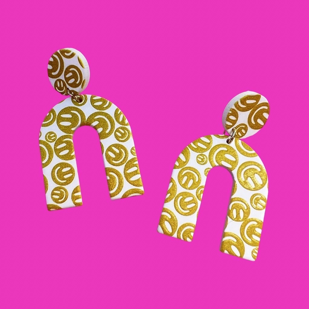 Cheerful Impressions -Smiley Face Arch Earrings