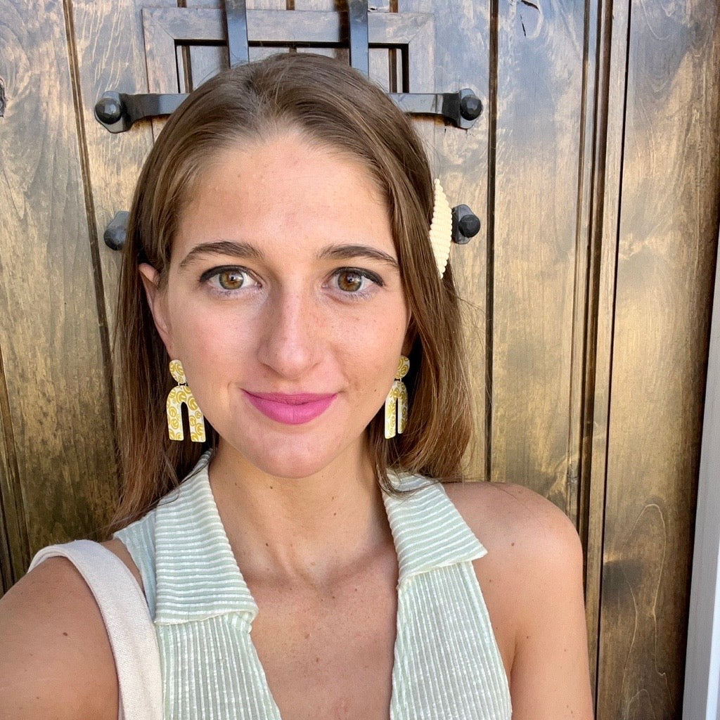 Cheerful Impressions -Smiley Face Arch Earrings