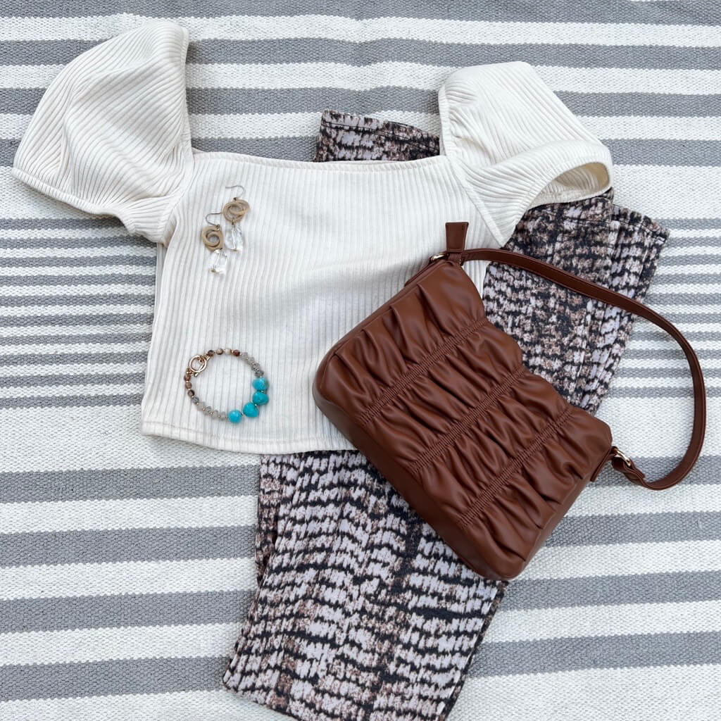 Chic Intentions- snake pattern flare pants - B2022