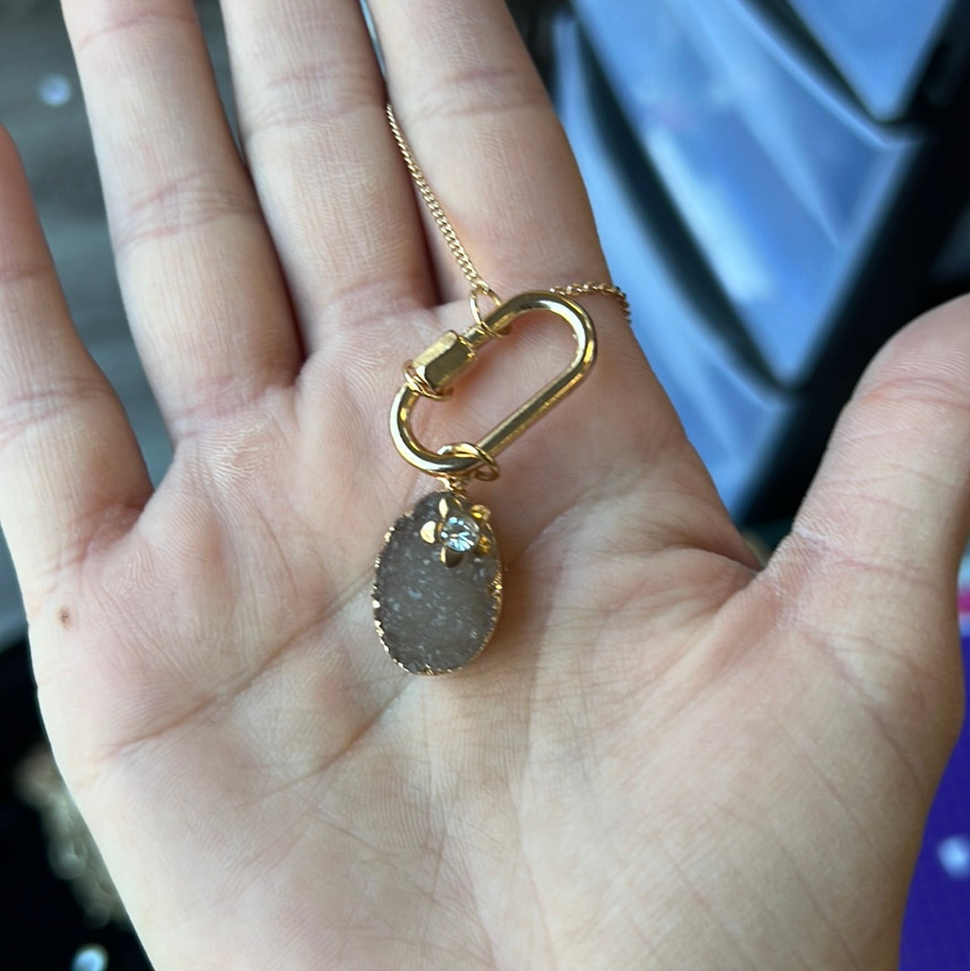 Gold flower pendant necklace