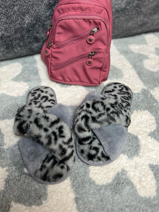 Leopard slippers